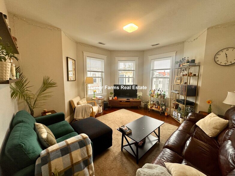 Primary Photo - 724 Parker St