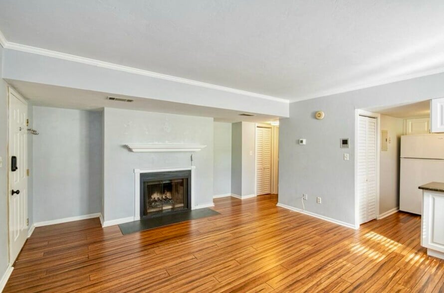 Building Photo - 304 S Franklin Blvd