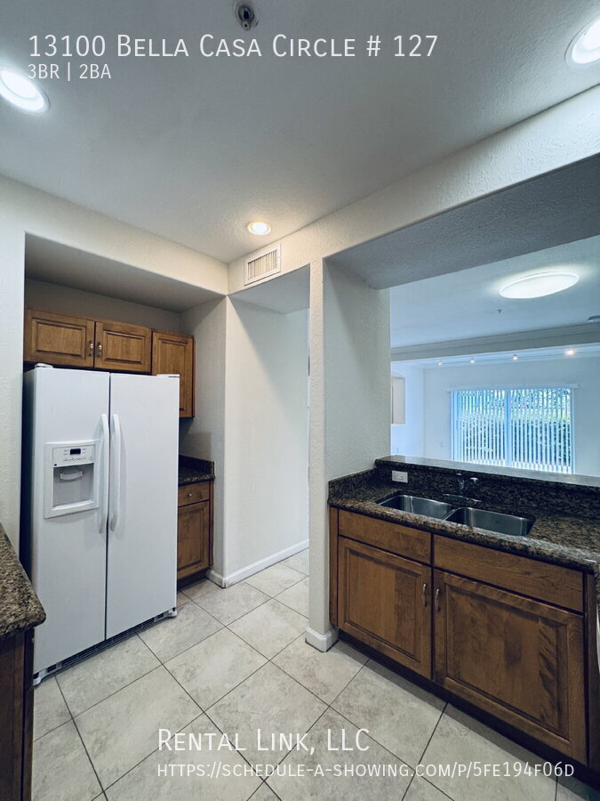 Building Photo - 13100 Bella Casa Cir