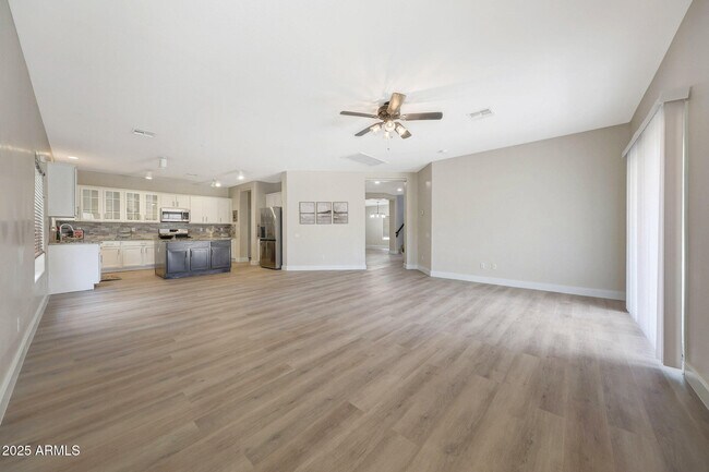 Building Photo - 9423 W Monte Vista Rd