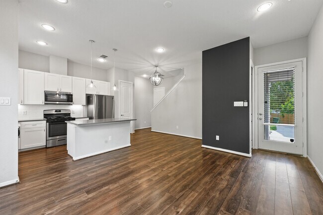 Building Photo - 5610 Patrick St