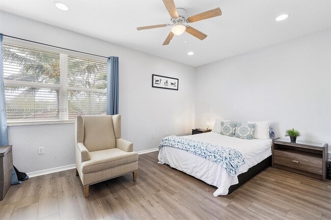 Building Photo - 1431 SE 18th Terrace