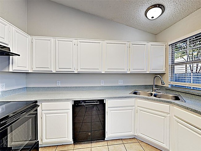 Building Photo - 2525 Country Creek Ln