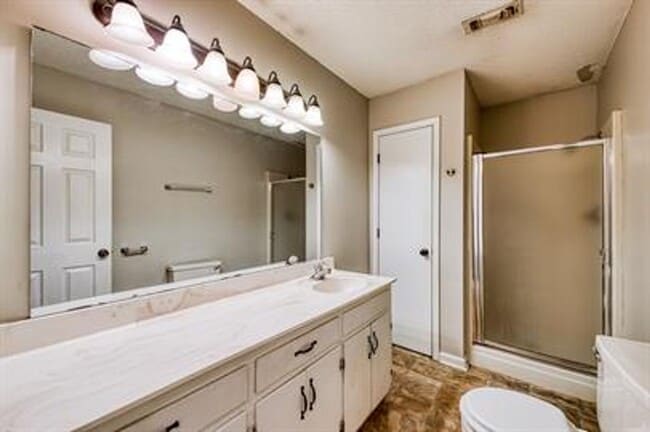 Building Photo - 114 S Mitchell St