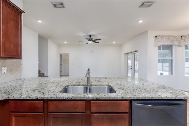 Building Photo - 632 Stonebriar Dr