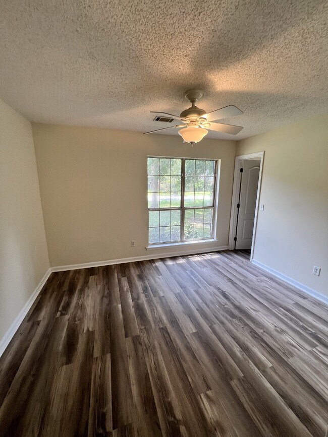 Building Photo - Home For Rent
