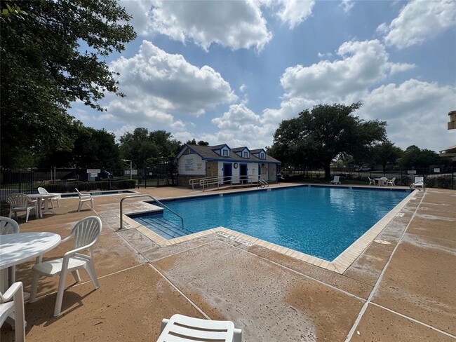 Building Photo - 215 San Felipe Dr