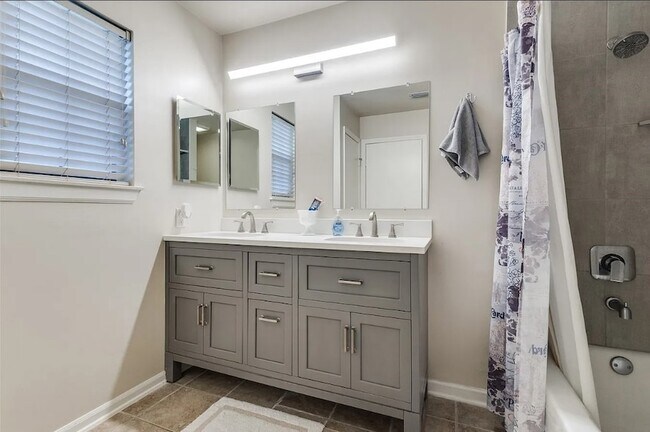 Building Photo - 3499 Longview Dr