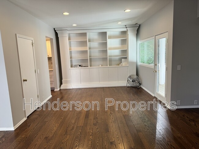 Building Photo - 501 Fenton Pl