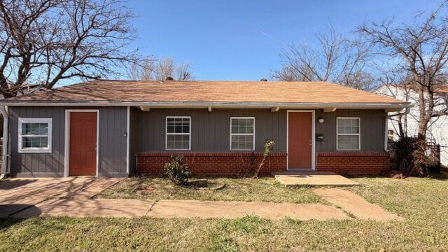 Building Photo - Modern 3-Bed Standalone Home with Private Backyard Oasis