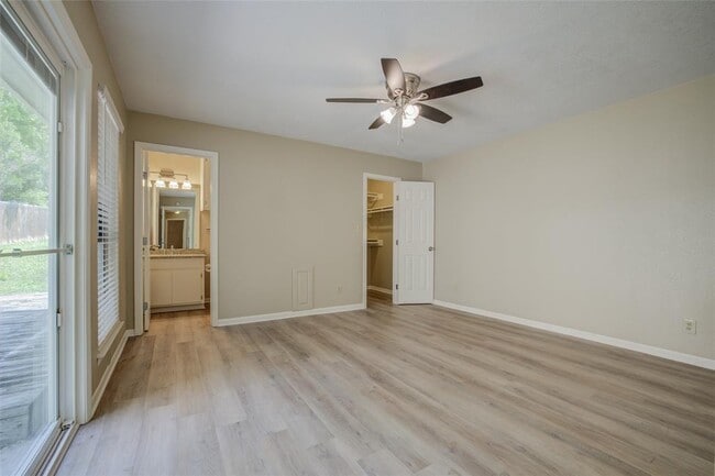 Building Photo - 306 Corral Ln