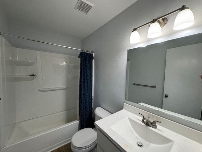 Building Photo - Charming 2-Bed, 2.5-Bath Home in Vibrant N...