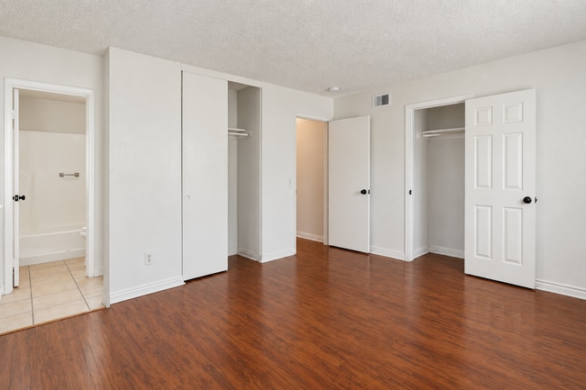 Building Photo - 1166 Minerva Ct