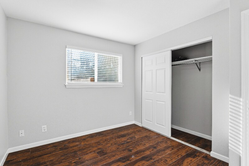 Building Photo - 1506-1506 110th St S