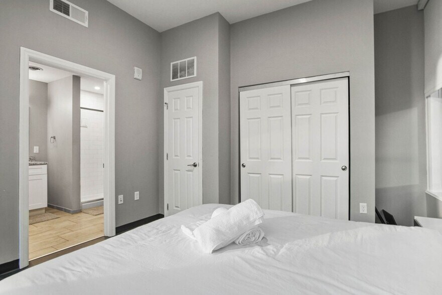 Building Photo - 209 9th St