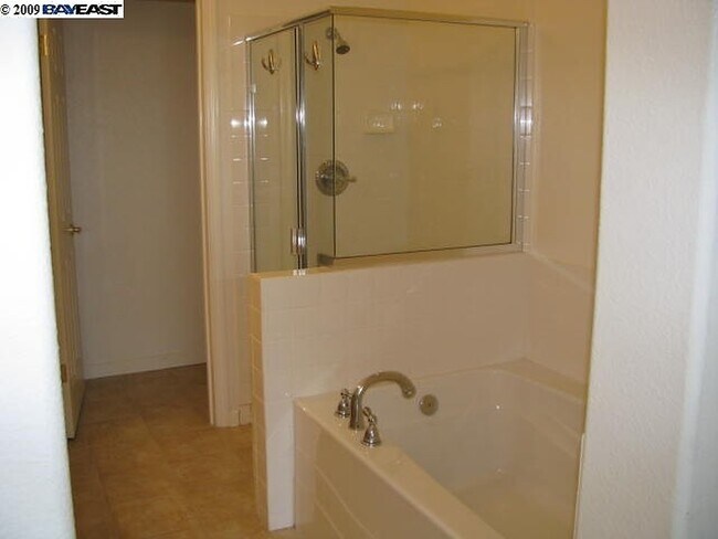 Building Photo - 37421 Glenbrook Ter