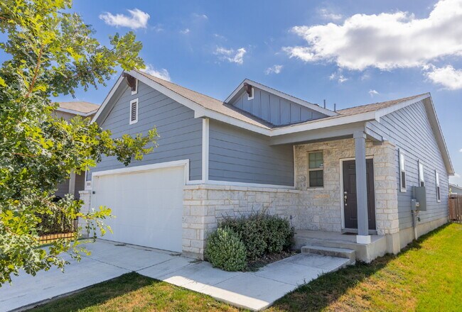 Building Photo - 10110 Jardin Verde