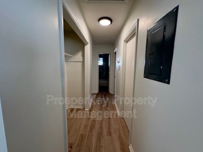 Building Photo - 2236 Danbury Dr