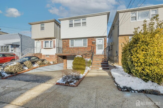 Building Photo - 382 Cator Ave