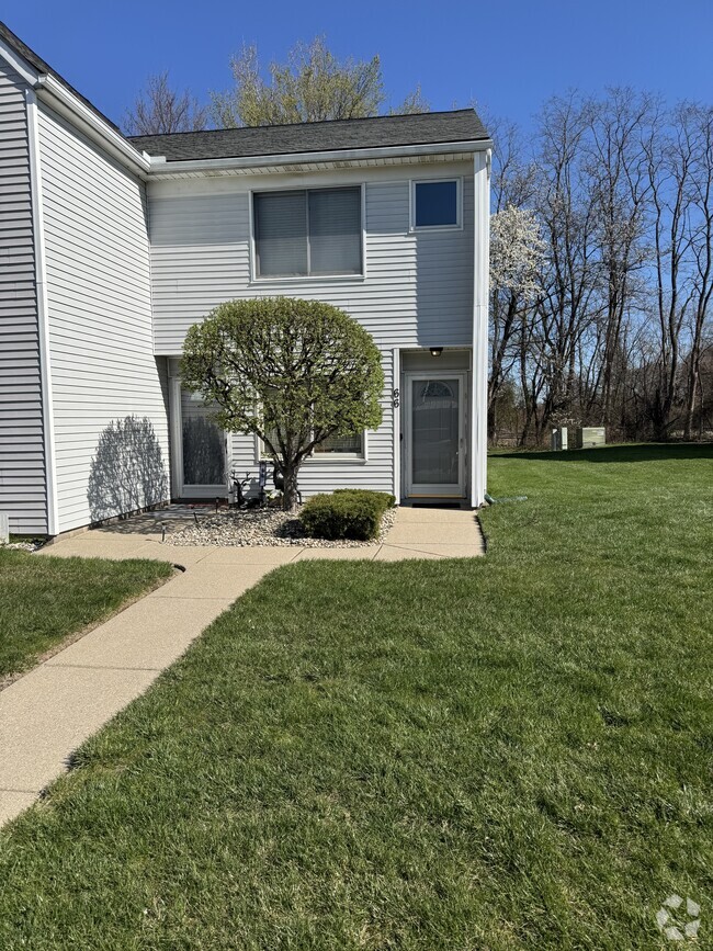 Building Photo - 66 Rosebud Ln