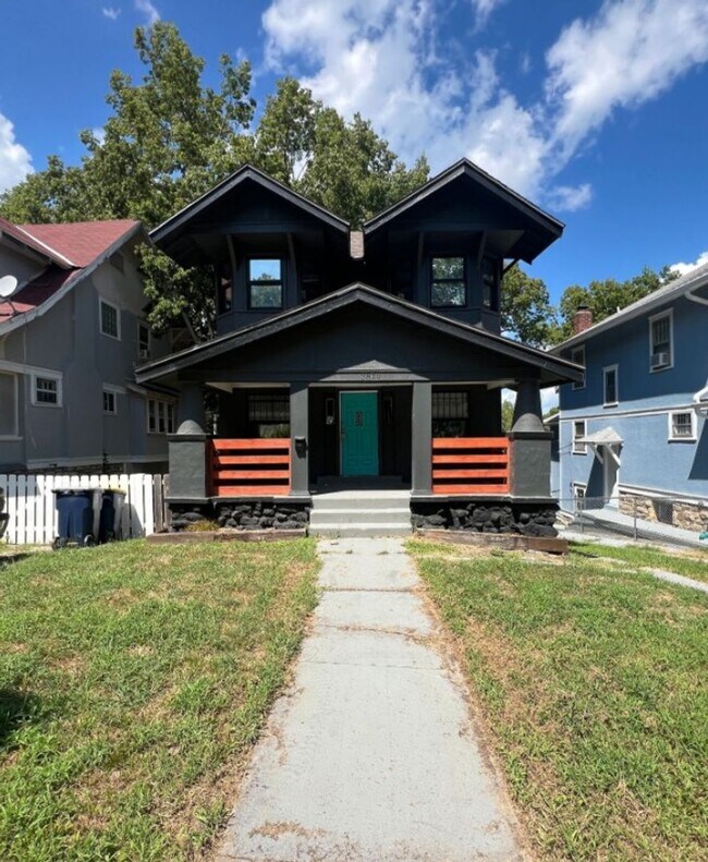 Building Photo - Spacious 5 Bed, 2.5 Bath in the heart of K...