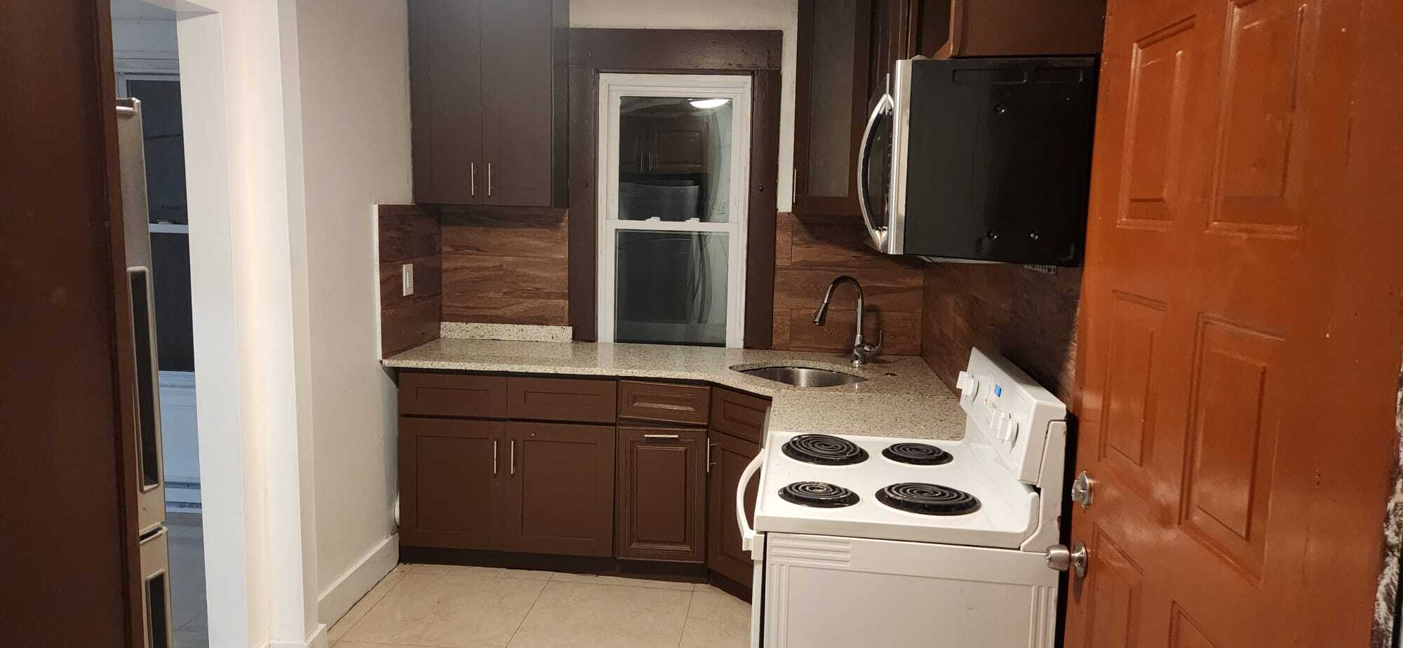 Building Photo - 203 Cooke St