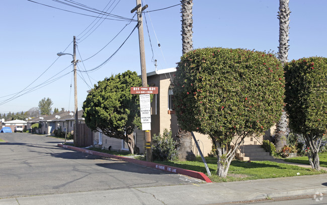 Building Photo - Bartlett Apartments