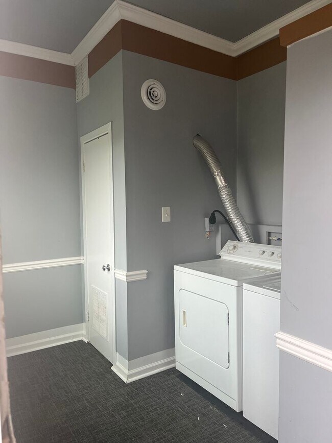 Building Photo - 4200 Deer Park Rd