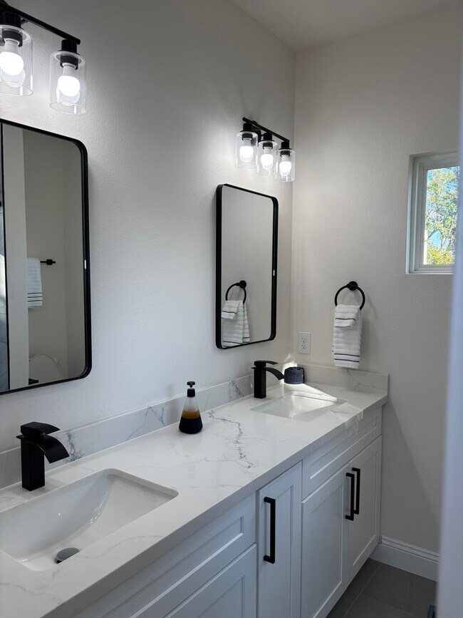 Building Photo - 3902 McKinley St