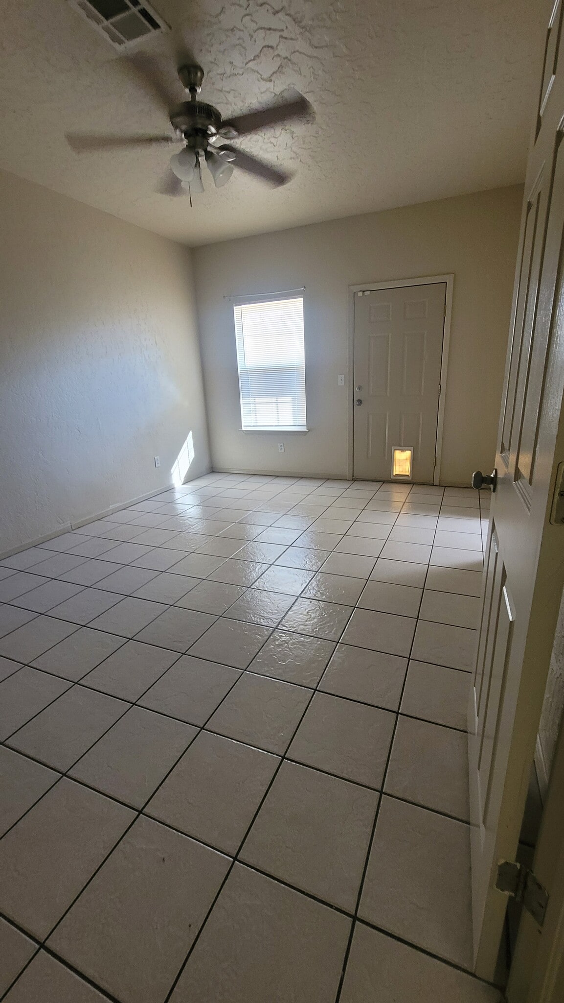 Building Photo - 705 Hellenic Dr