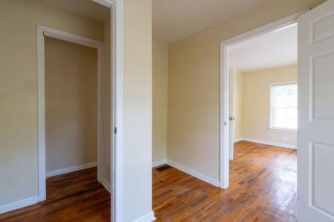 Building Photo - 4-Bedroom Rental in Prime Hapeville Location