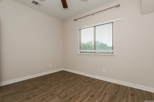 Building Photo - 1330 Plaza Lake Dr