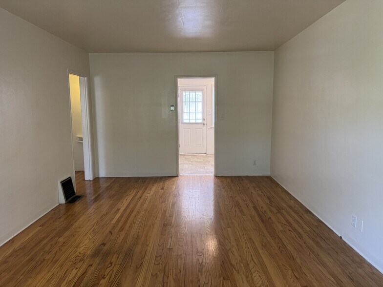 Building Photo - 11653 Magnolia Blvd