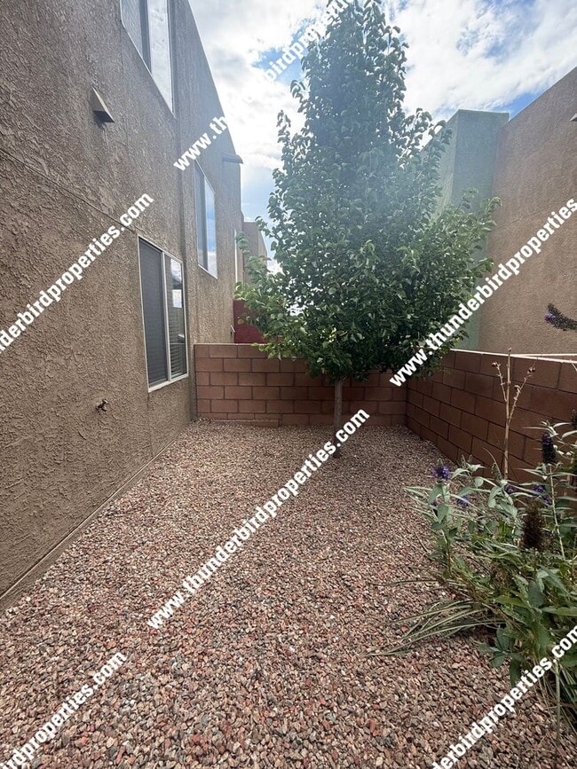Building Photo - 1523 Borrego Dr SE