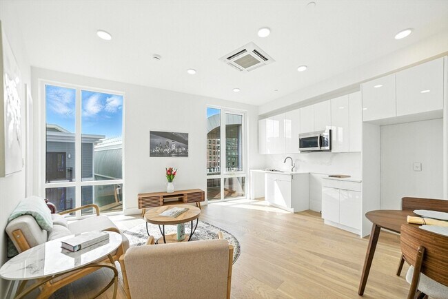 Building Photo - 38 Hichborn St