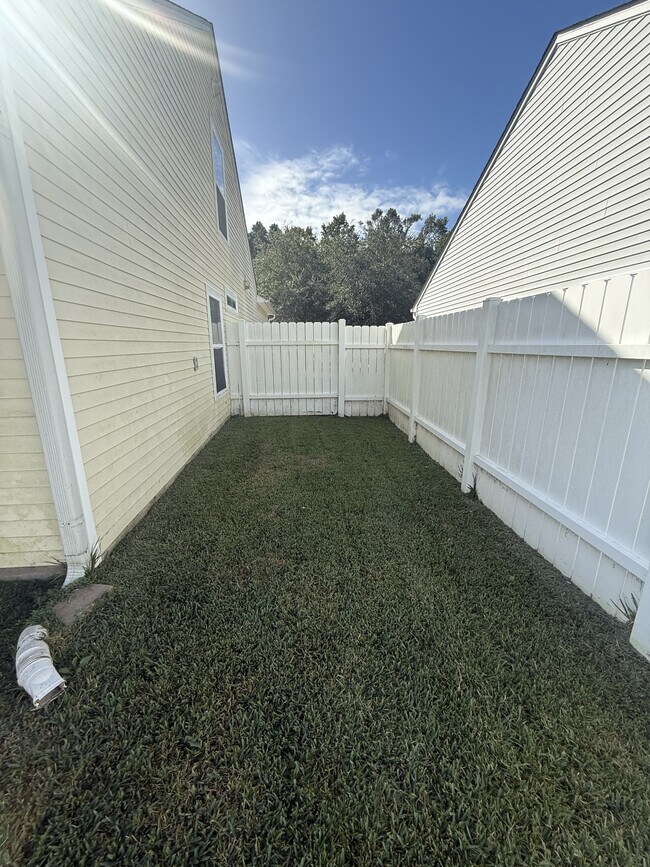 Building Photo - 170 Bellegrove Dr