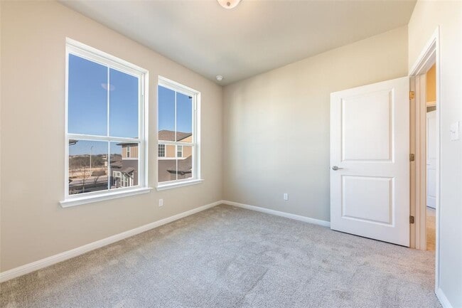 Building Photo - 1015 Vista View Dr