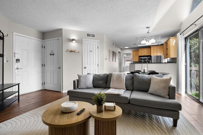 Building Photo - 6380 S Boston St