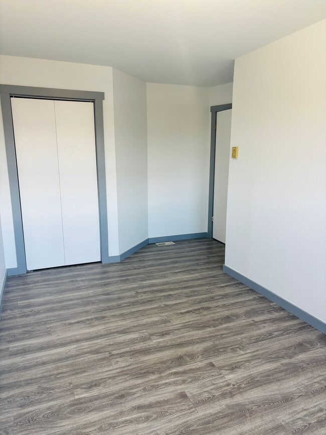 Building Photo - 3BR condo w/ garage & private yard