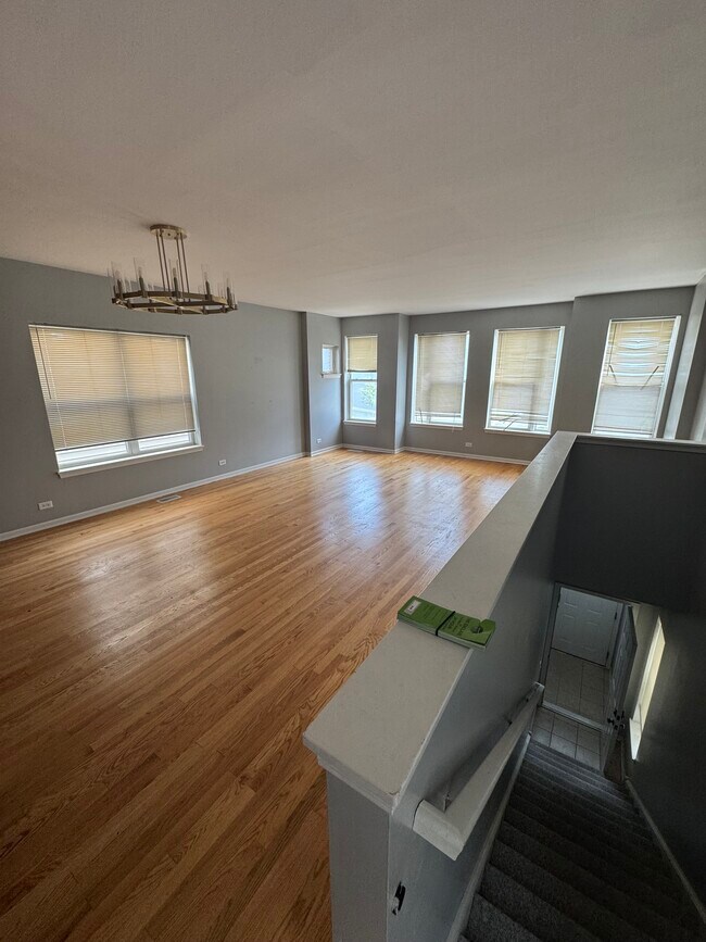 Building Photo - 1900 N Laramie Ave