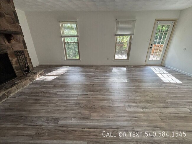 Building Photo - 6421 Orchard View Ln