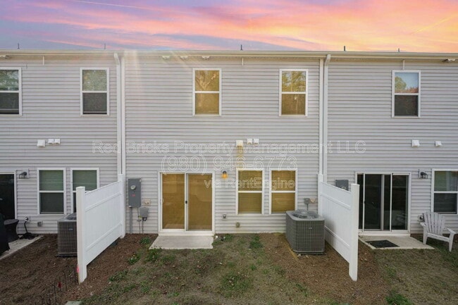 Building Photo - 490 Tayberry Ln