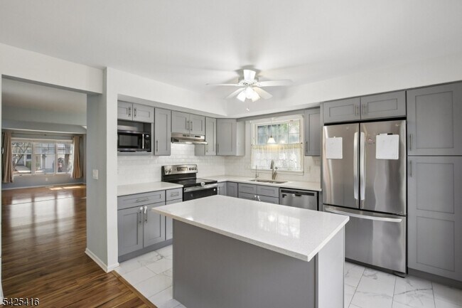 Building Photo - 14 Exeter Rd