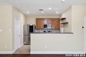 Building Photo - 10131 Maple Ranch