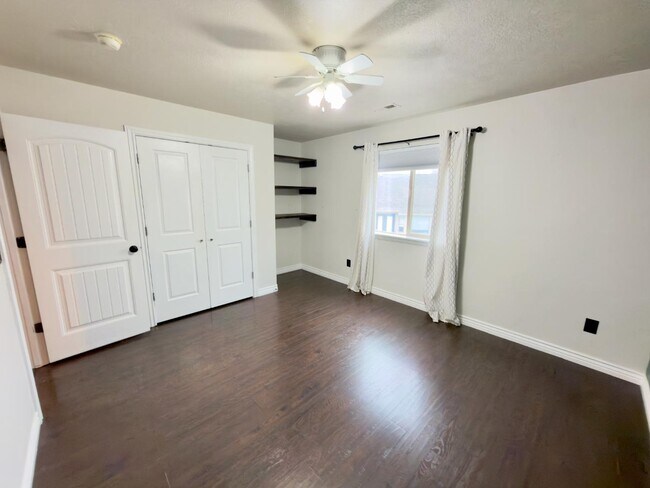 Building Photo - 317 W Farmside Dr