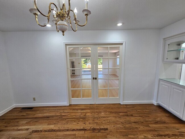 Building Photo - REGAL 4 Bed/3 Bath Home in FREMONT