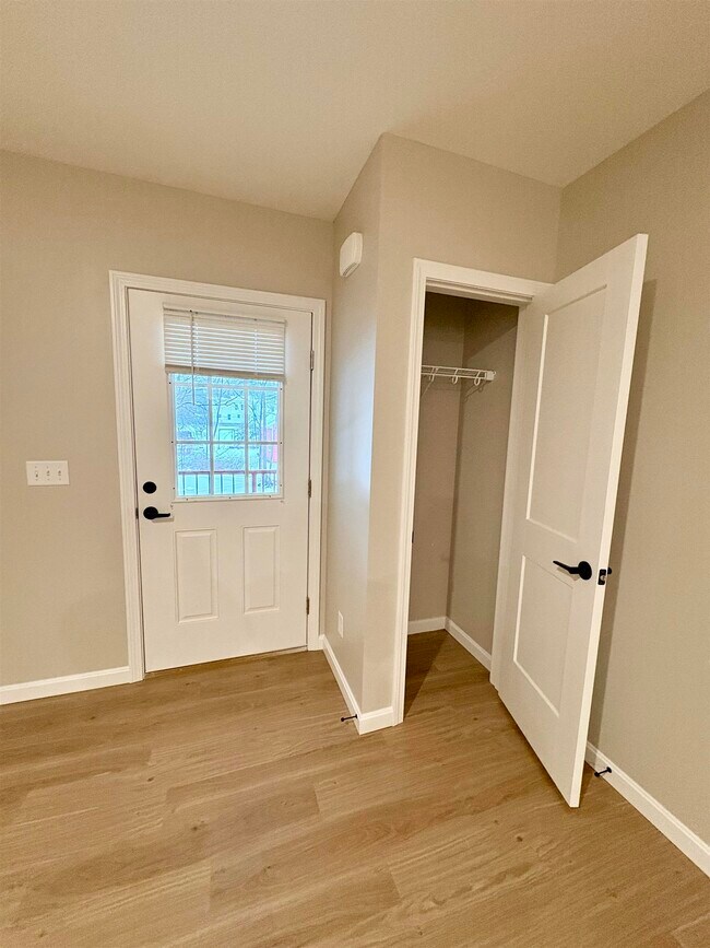 Building Photo - 15 Mountain Rd