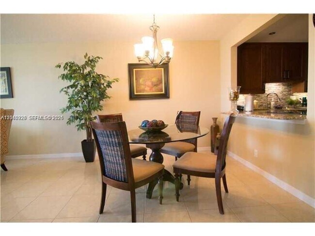 Building Photo - 4030 W Palm Aire Dr