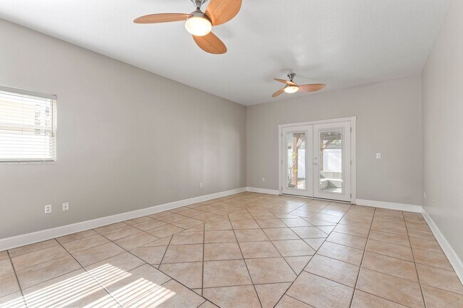 Building Photo - Updated Home in Tampa Heights