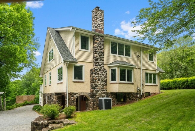 Building Photo - 94 Colabaugh Pond Rd